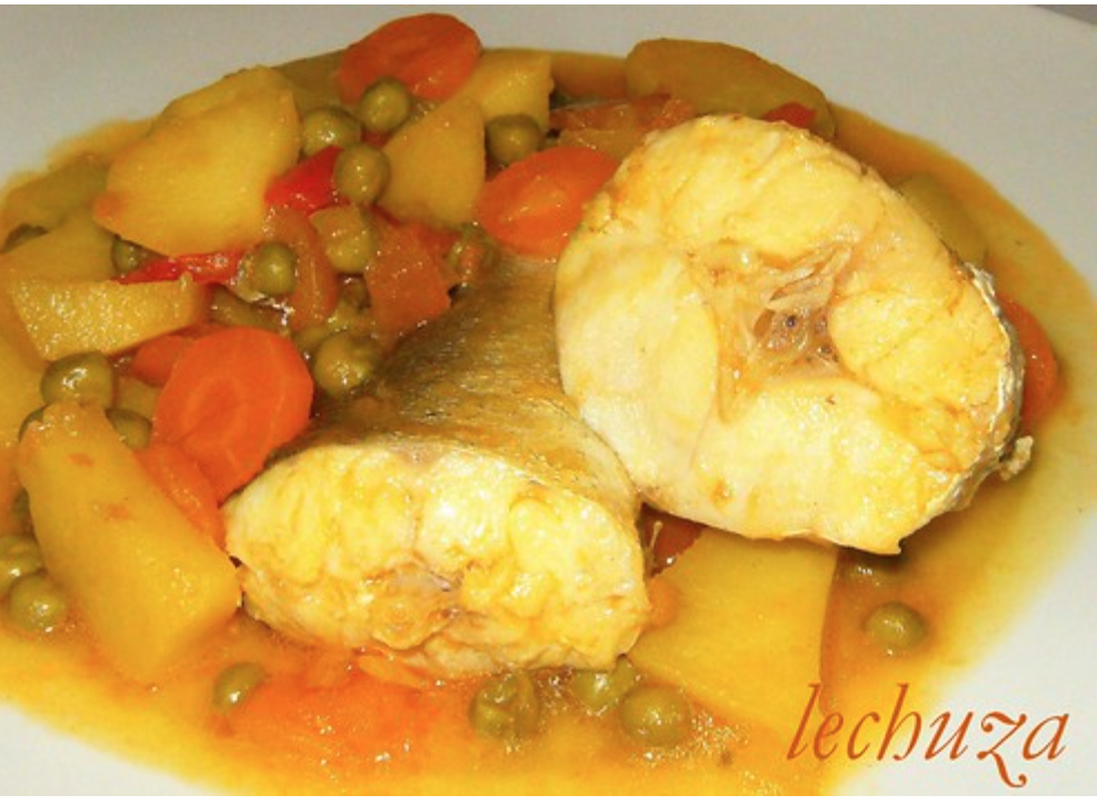 ENSALADA DE VERDURAS VARIADAS CON PESCADILLA GUISADA CON PATATAS